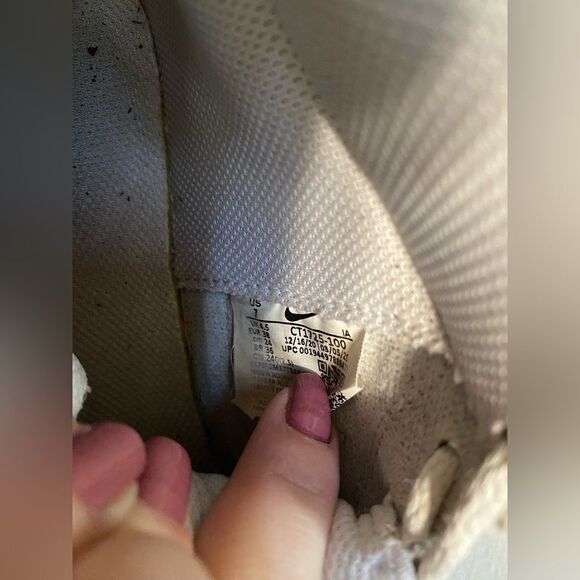 Mid top all white Nike - Picture 8 of 9